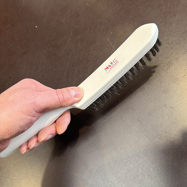 Masc Edelstahldrahtbürste, verstärkt 3-reihig, mit Kunststoffgriff - Spenglerwerkzeuge