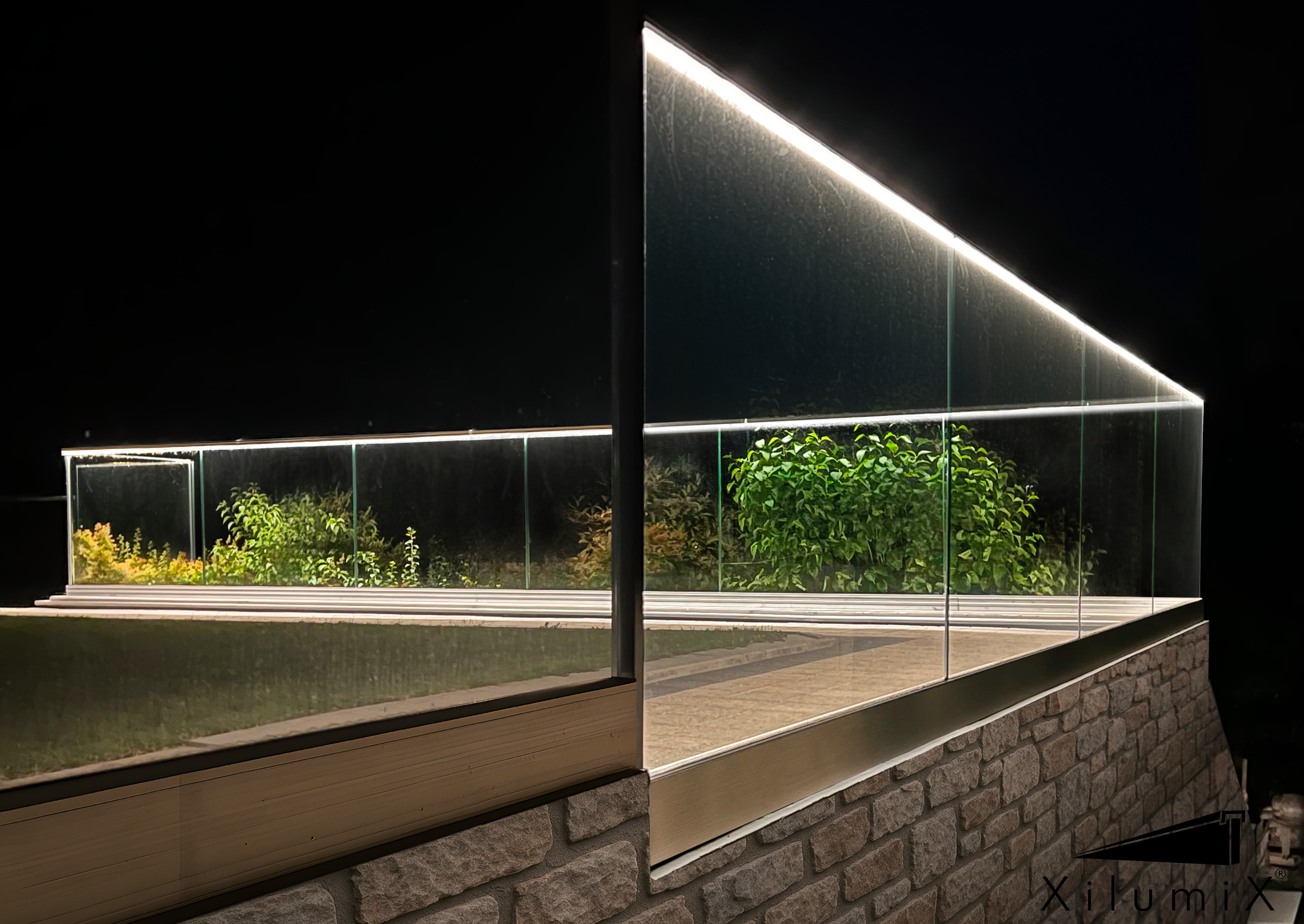 XILUMIX LED-Abdeckprofil Ganzglasgeländer 22mm L=300mm , 2400° K , Kaltweiss - LED-Handlauf System