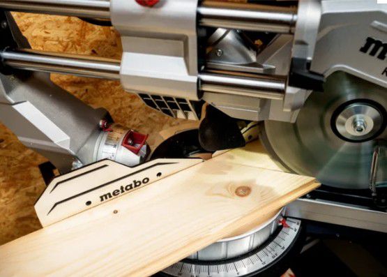 Kappsäge KGSV 254 MC 1450 W, Blatt 254 x 30 mm, 18.4 kg - Metabo Elektrowerkzeuge