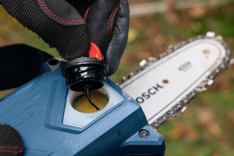 Akku-Astsäge GKE 18V-15 Schwertlänge 15cm, 7.2m/s, Kickback Detection - Bosch Elektrowerkzeuge