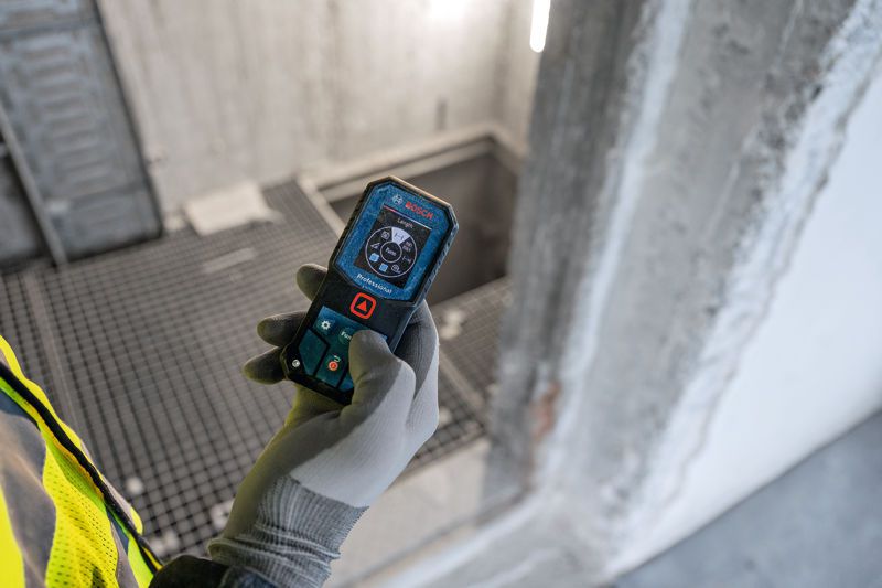 Bosch Laser-Entfernungsmesser GLM 40-31 - 40m , 2 x 1,5-V-LR6 (AA) , IP65 , roter laser - Bosch Elektrowerkzeuge