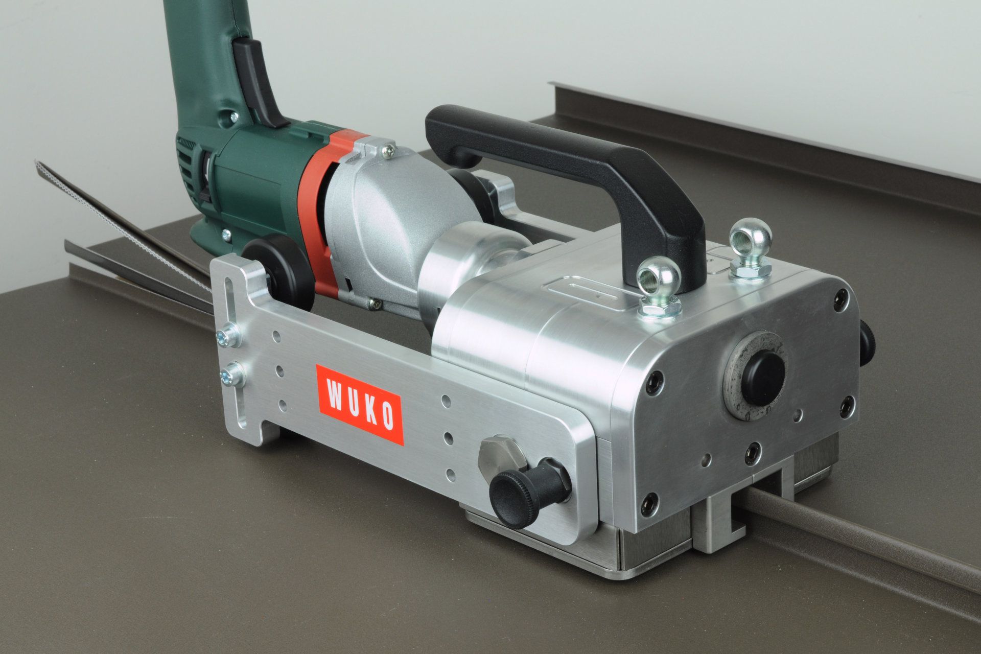 WUKO Trimmer 1080E 230V , Metabo Bohrmaschine in Sperrholzkiste - Spenglerwerkzeuge