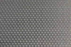 Al99.5%, 1/2-hart, rund, versetzt, braun / weiss 1000/2000/0.70 mm R5.0 T8.0 - Aluminium Lochbleche
