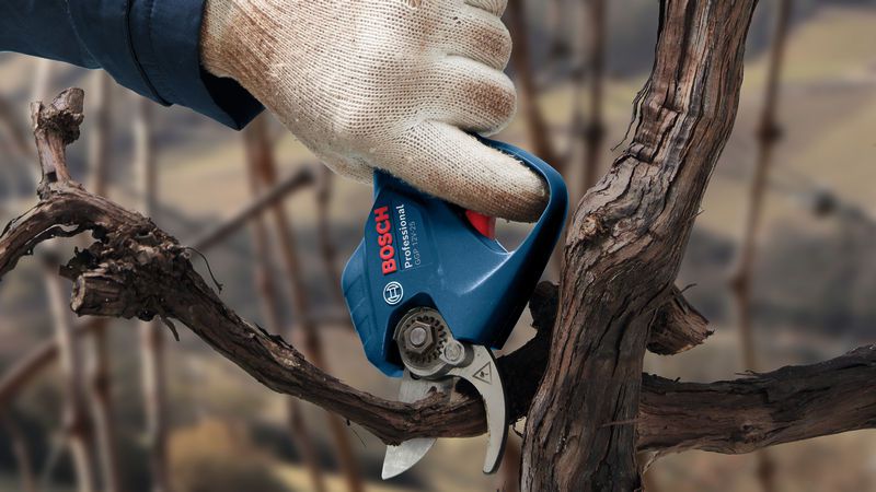 Akku-Gartenschere GGP 12V-25 bis Ø25mm, 4'500 Schnitte pro Akkuladung, 0.83kg - Bosch Elektrowerkzeuge